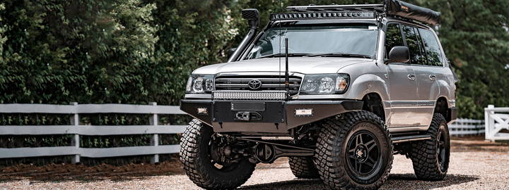 Land Cruiser 100 on gravel track
