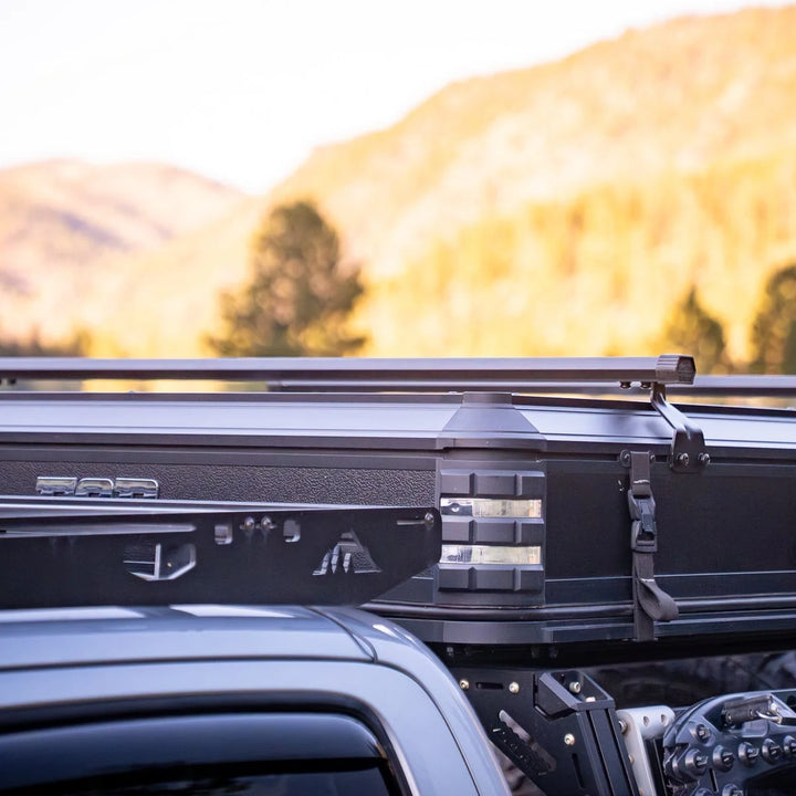Free Spirit Kali crossbars mounted on a Kali rooftop tent