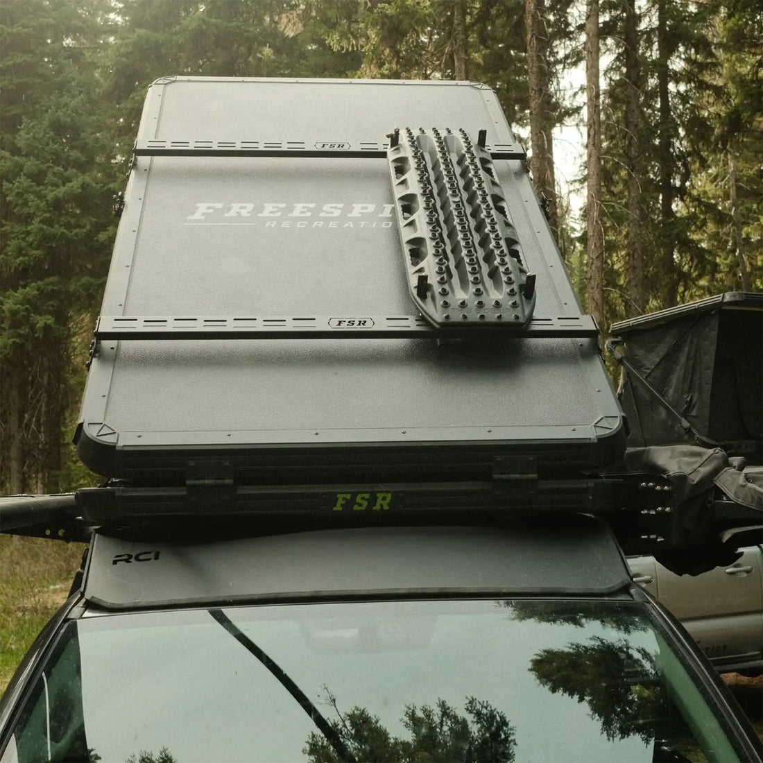 Hard shell crossbar kit installed on an FSR rooftop tent