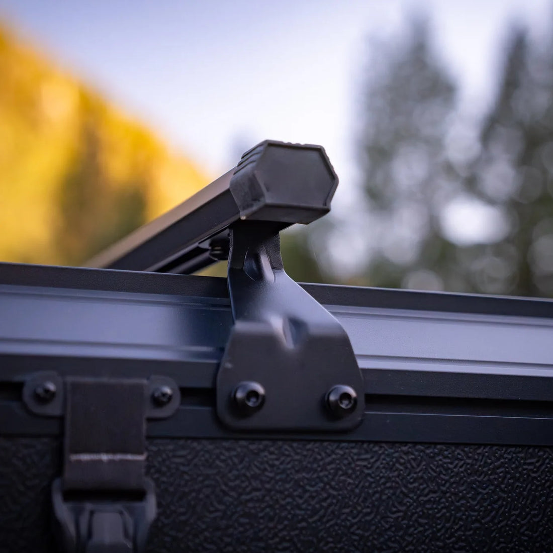 Kali rooftop tent crossbars installed on the hard shell
