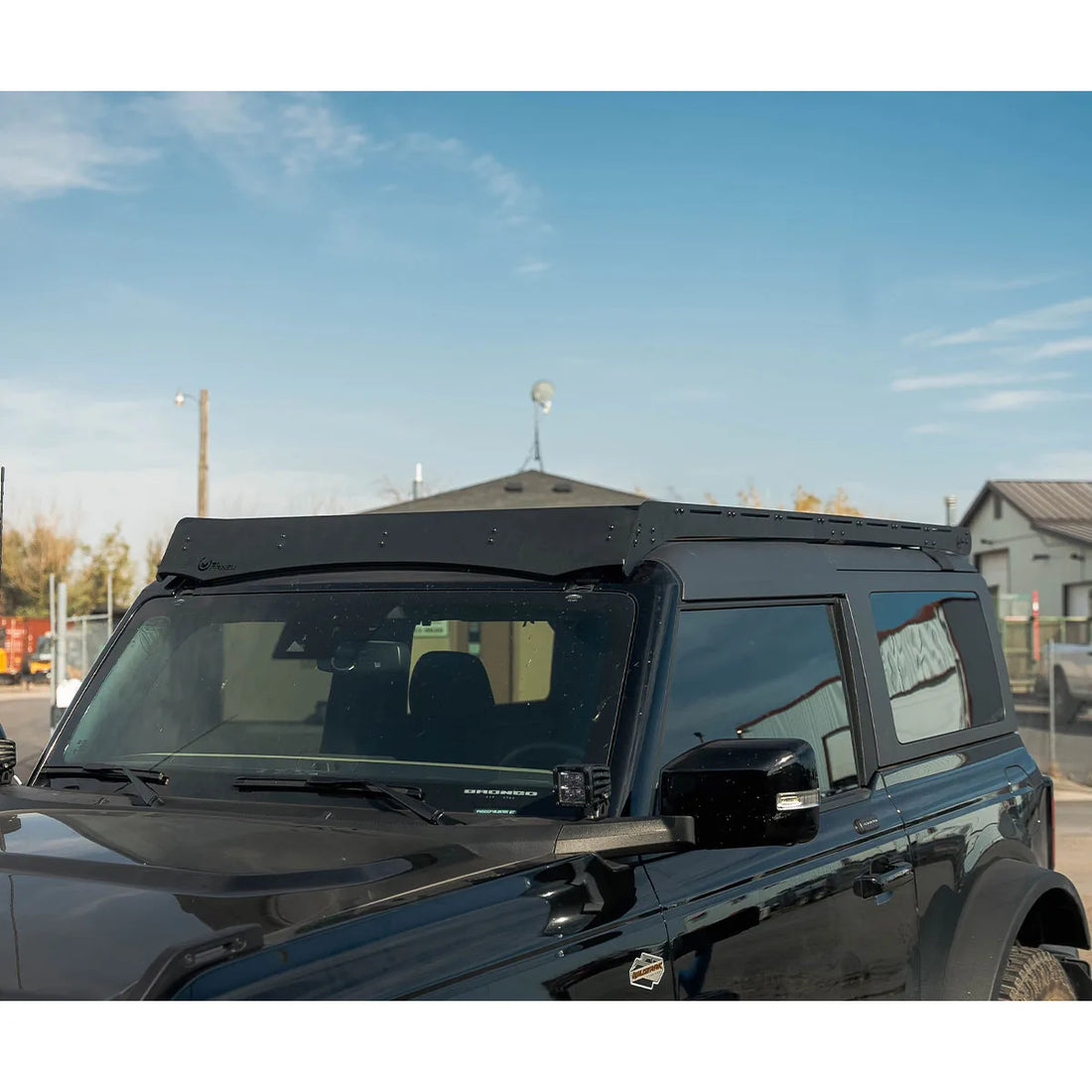 Prinsu Pro 2-door Bronco hardtop rack front quarter, outdoor