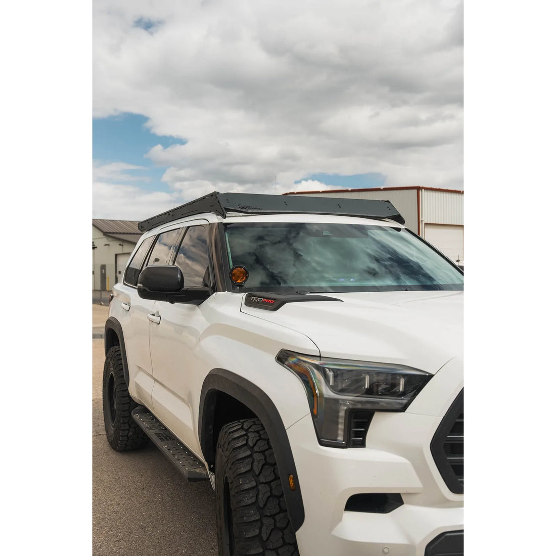 Side profile of Prinsu Pro rack on 2023+ Toyota Sequoia