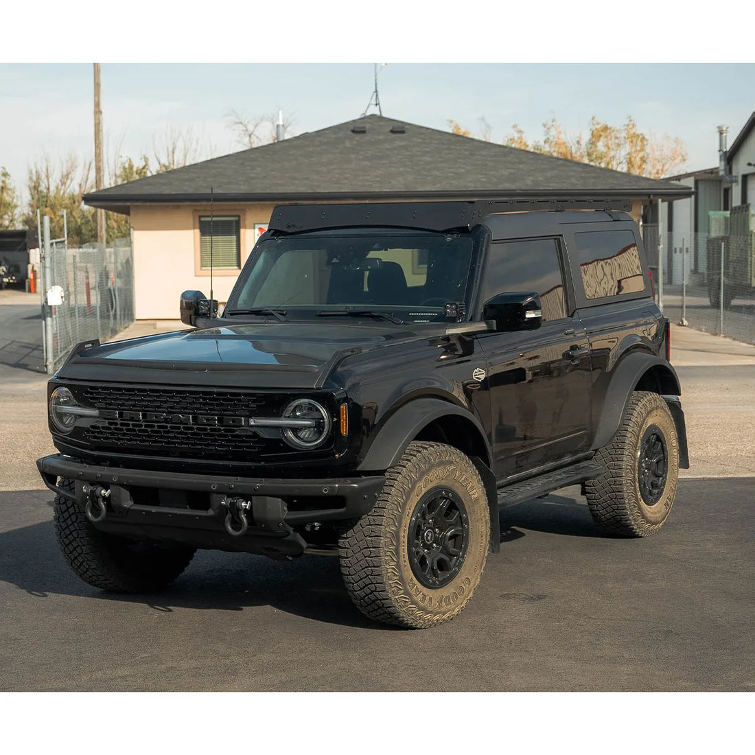 Prinsu Pro Ford Bronco 2-door hardtop roof rack installed, front angle
