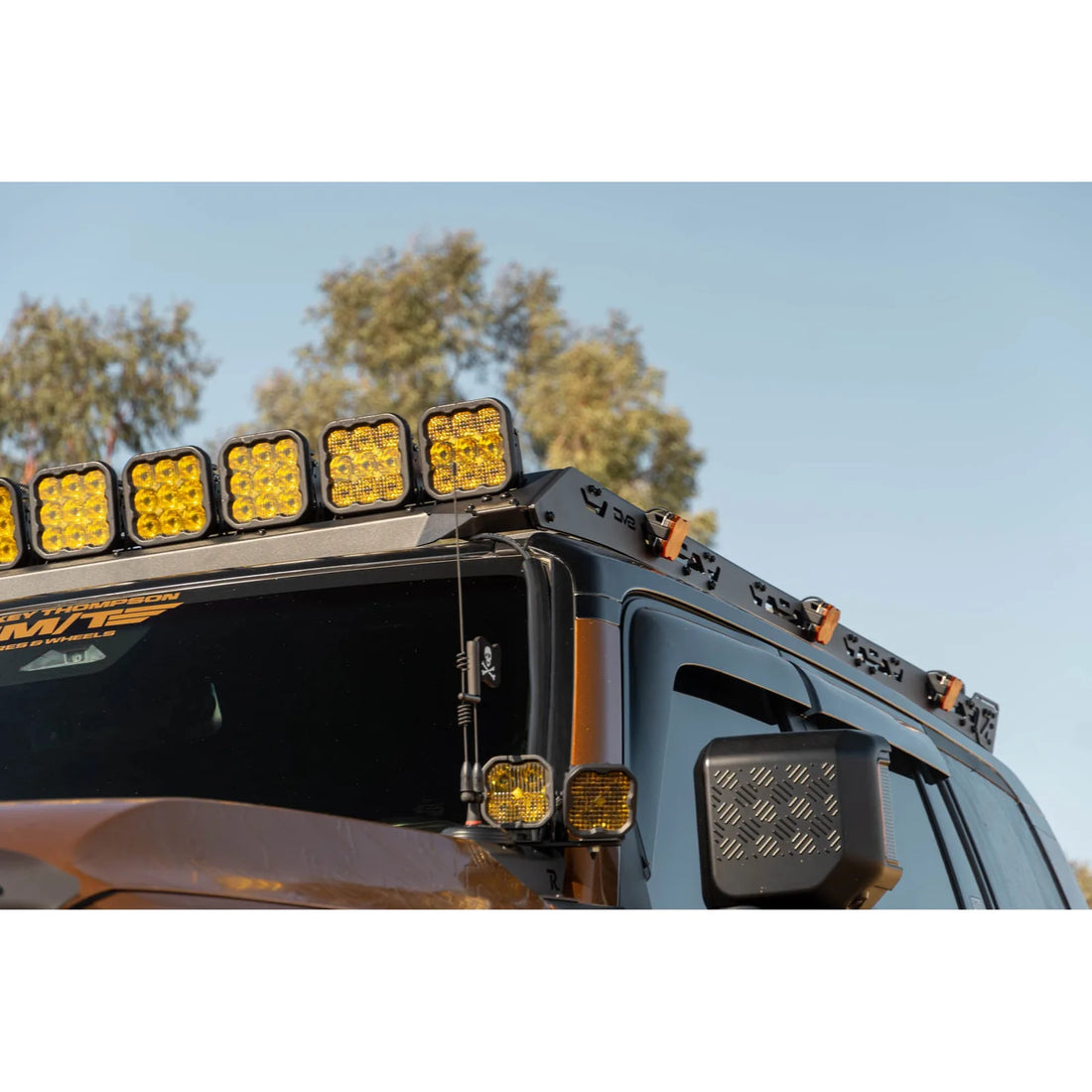 DV8 RRTL4-01L roof rack light mount product
