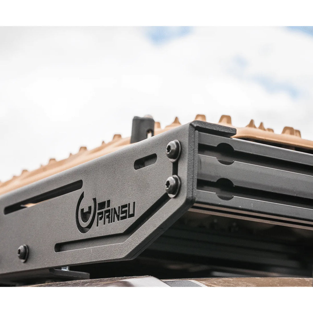 Prinsu Pro side rail logo and crossbar detail