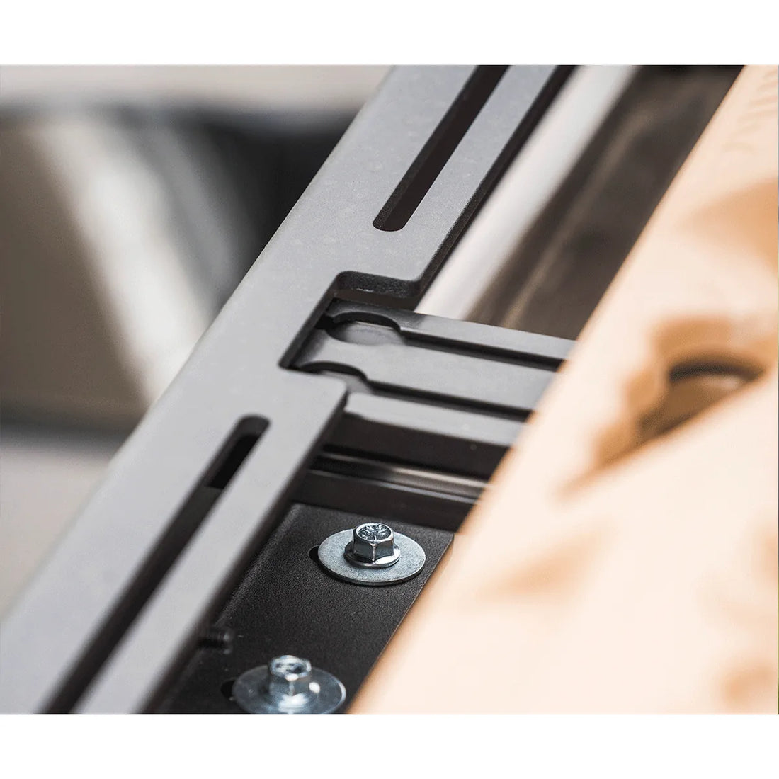 Prinsu Pro crossbar, side rail, and stainless hardware close-up