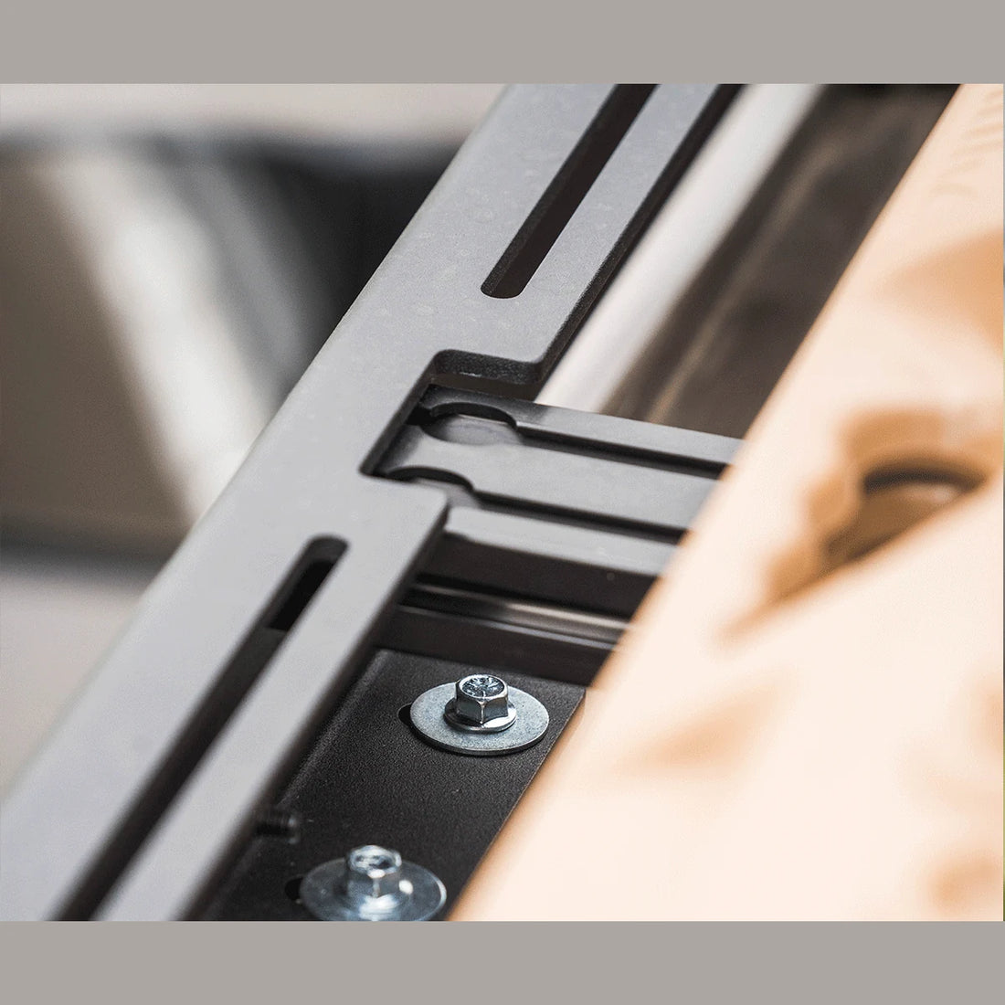 Prinsu Pro modular crossbar and drop-in point detail