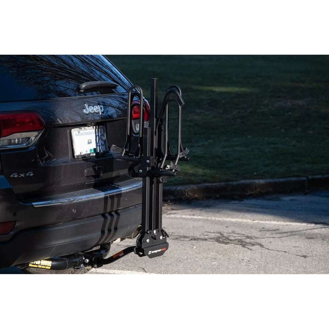 Swagman XTC 2 folding center arms hitch rack detail
