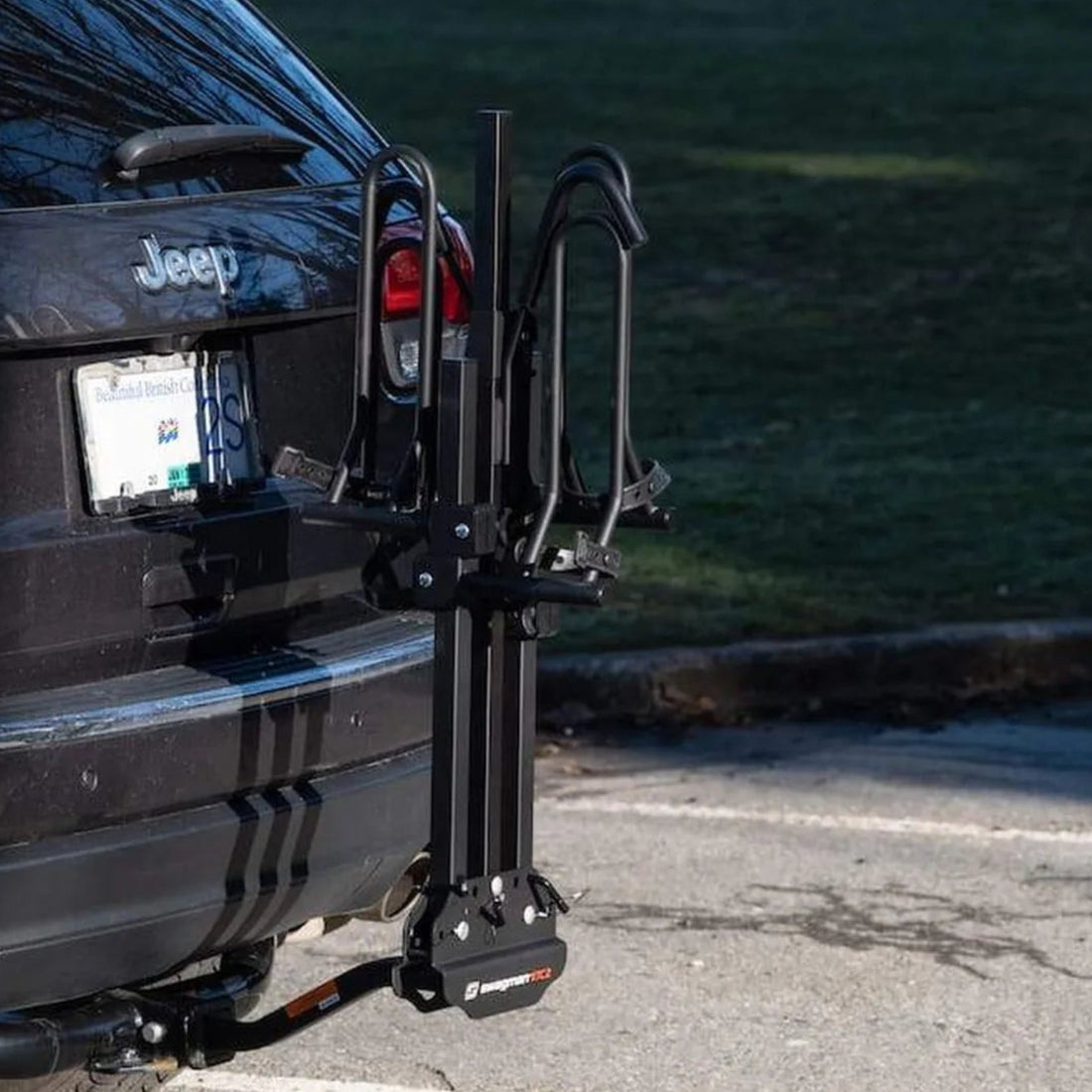 Swagman XTC 2 folding center arms hitch rack detail