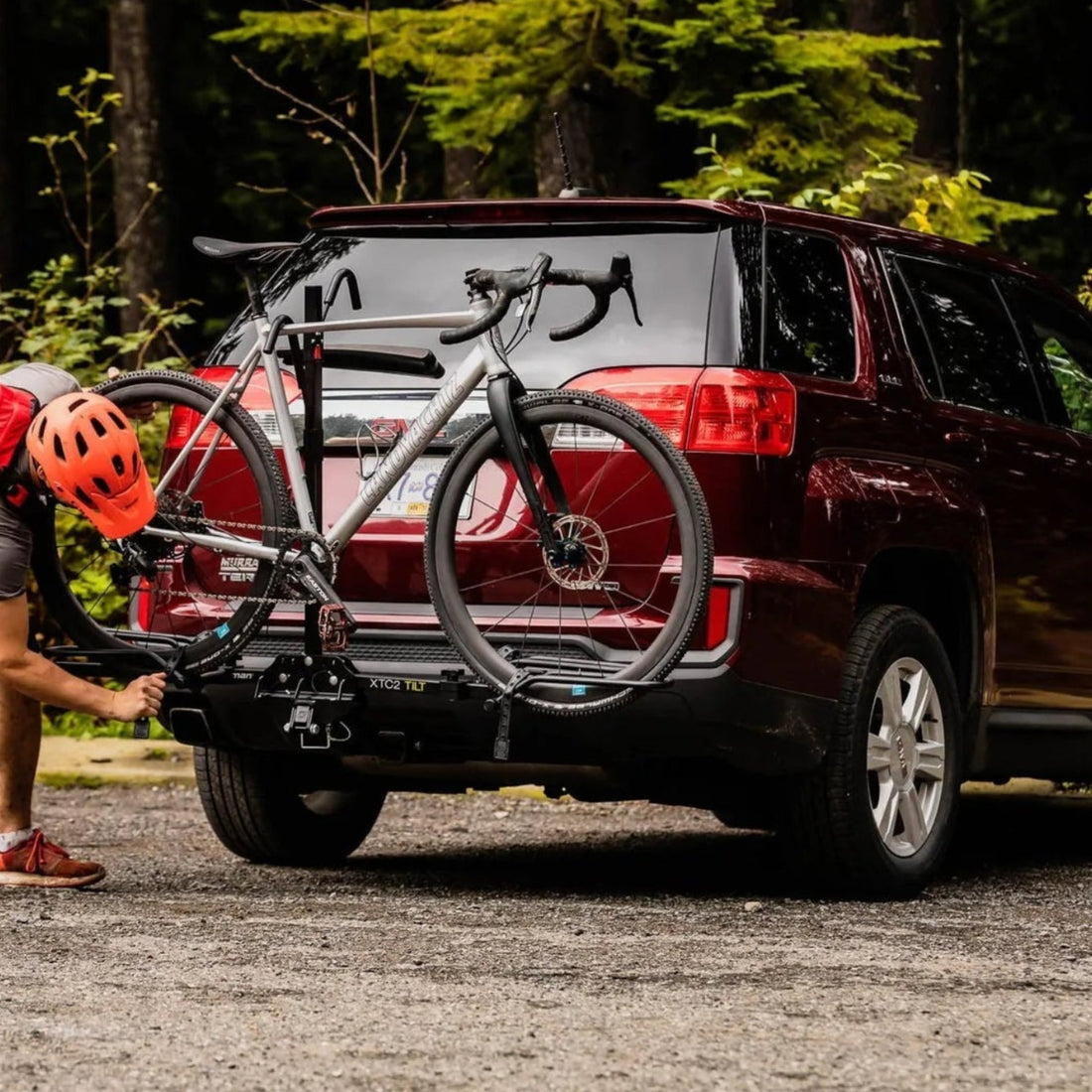 XTC 2 TILT folding hitch bike rack detail