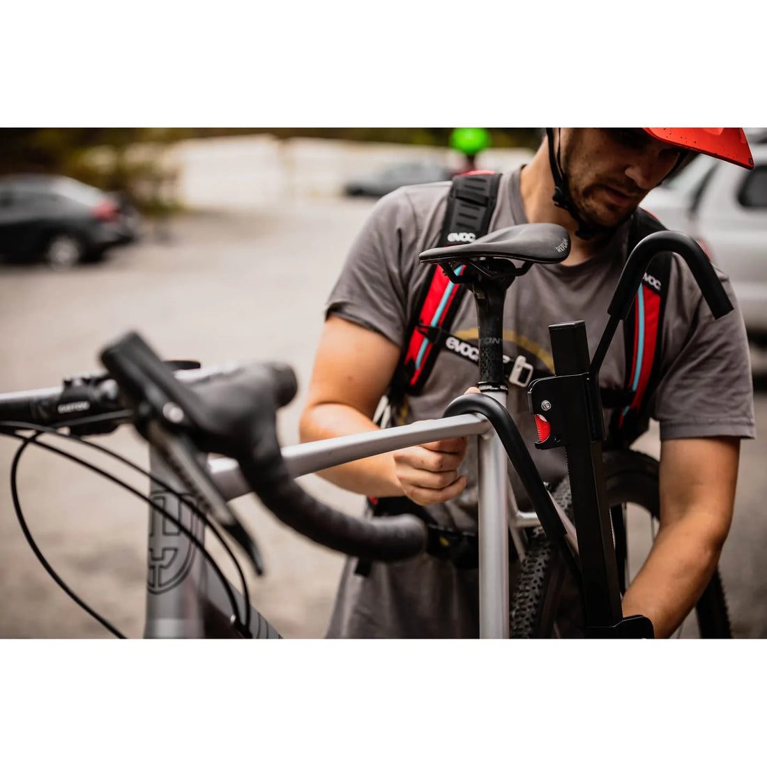 XTC 2 TILT frame-contact hitch bike rack close-up