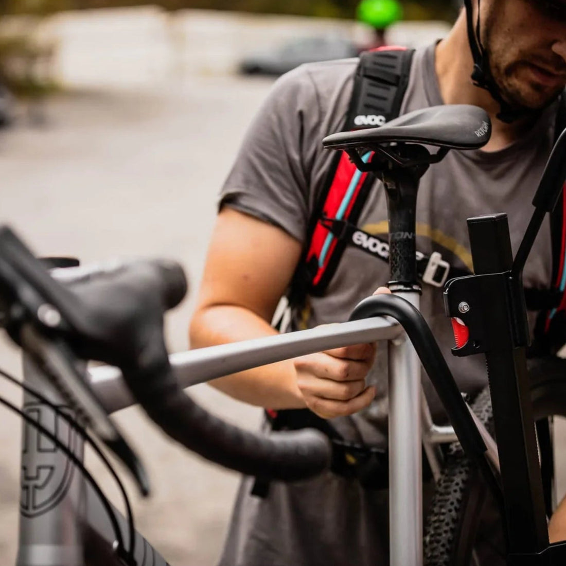 XTC 2 TILT frame-contact hitch bike rack close-up