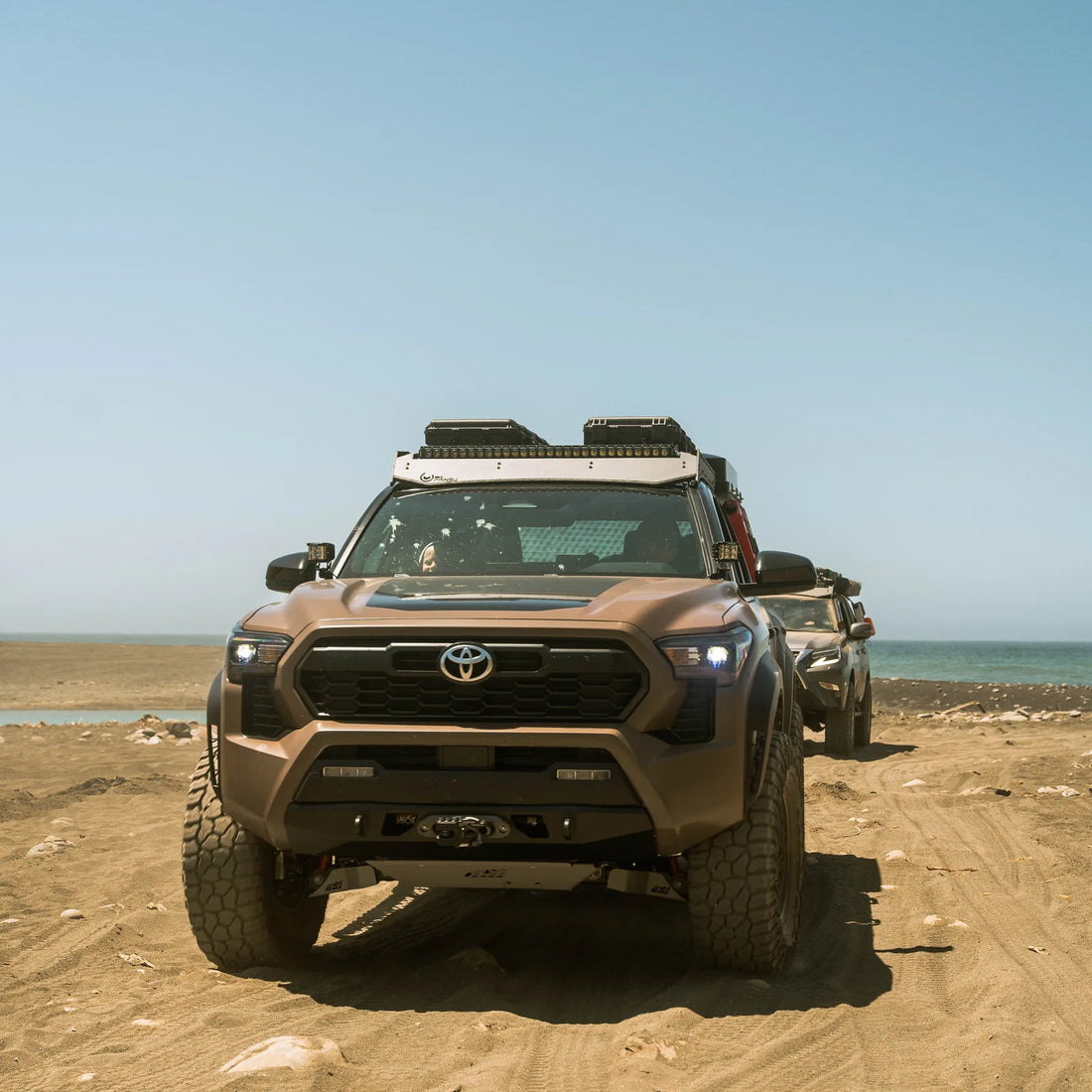 Prinsu Pro cab roof rack on a Toyota Tacoma 2005-2023 lifestyle trail shot