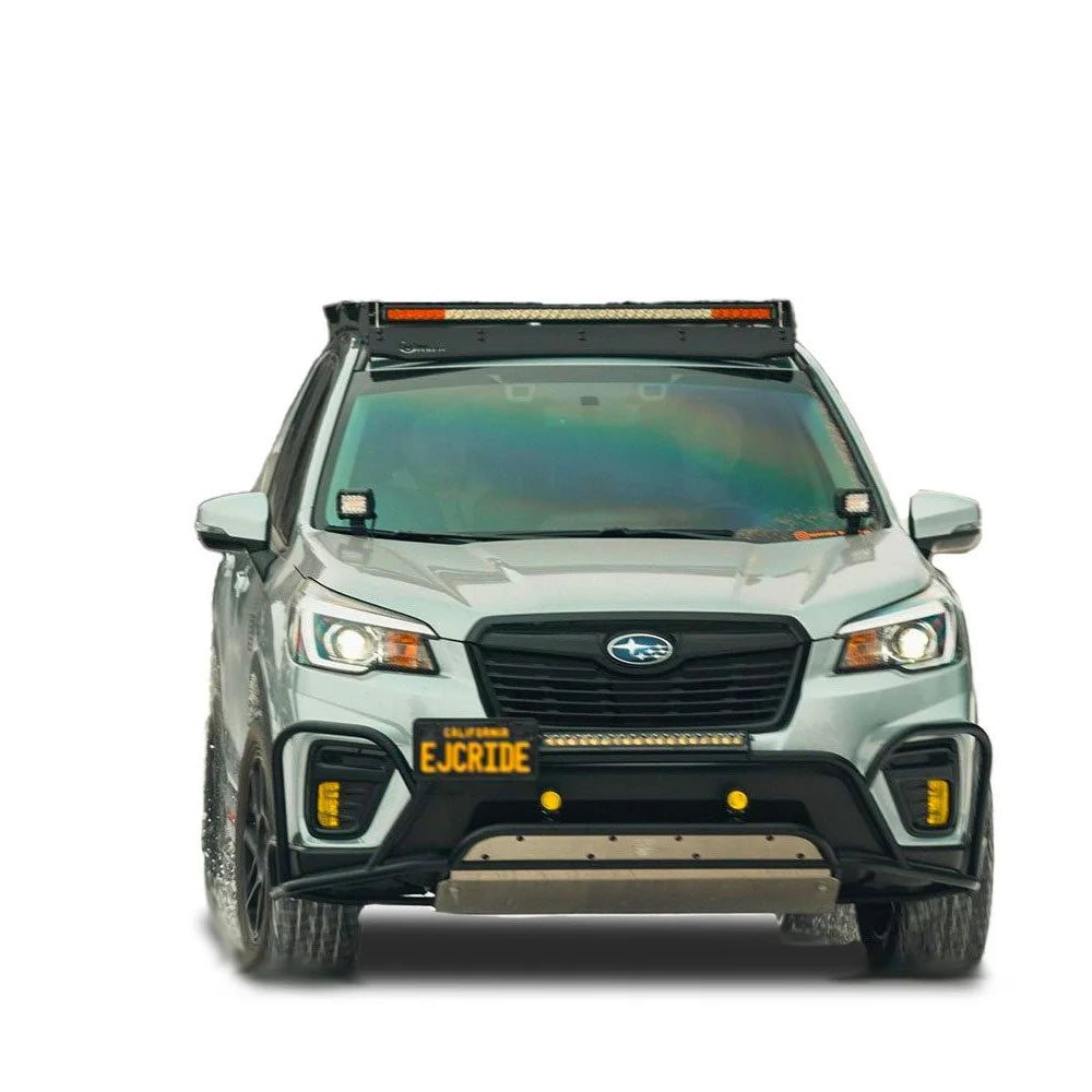 Front view of a 5th Gen Subaru Forester with Prinsu roof rack