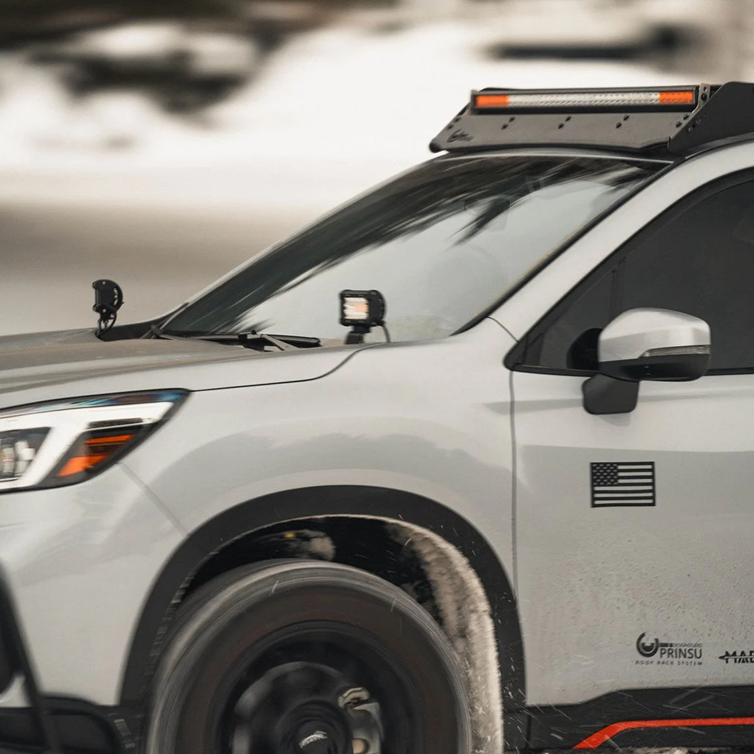 Side detail of a Prinsu roof rack and wind deflector on a Subaru Forester