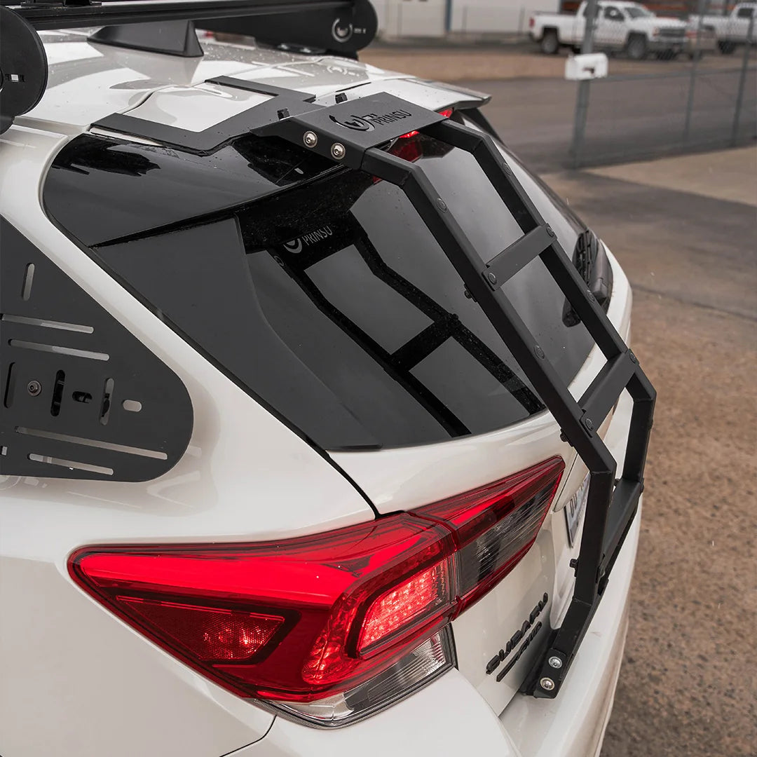 Prinsu ladder on the hatch of a white Subaru Crosstrek